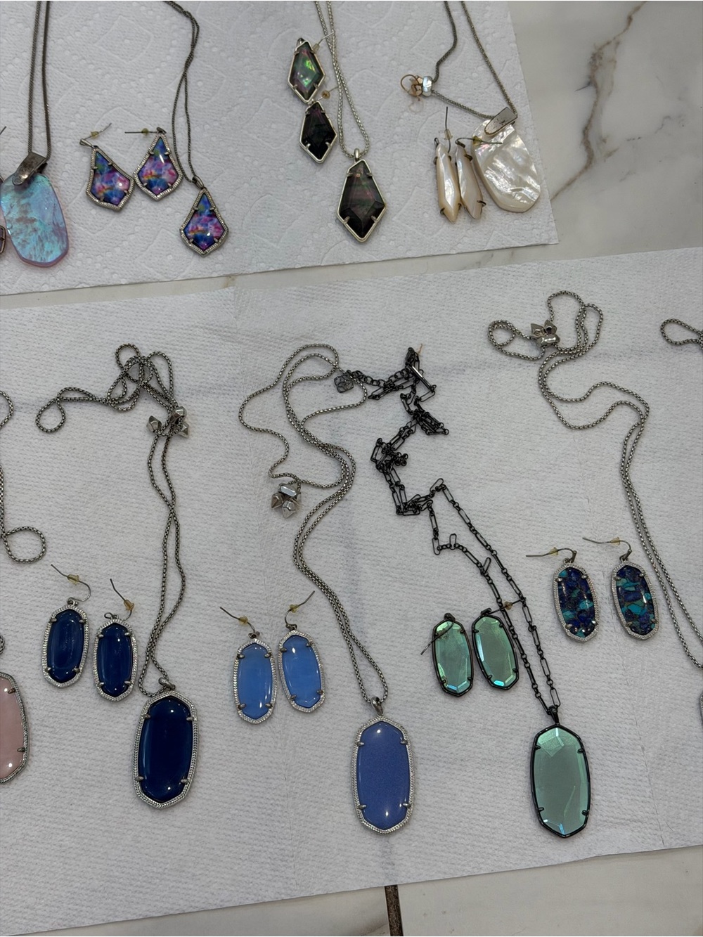 Assorted Kendra Scott Earrings & Necklace Sets - Picture 4 of 10